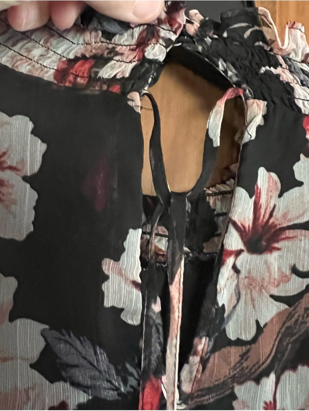 Vince Camuto Sleeveless Black Floral Ruffle Neck Women's Top-L - Picture 5 of 5